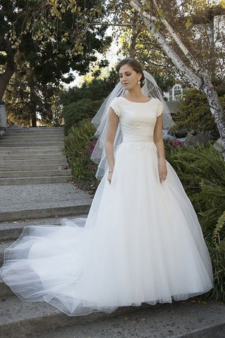 30 Simple Wedding Dresses For Elegant Brides ❤️ simple wedding dresses  ball... #Ball #b… | Wedding dresses simple, Wedding dress long sleeve, Wedding  dresses lace